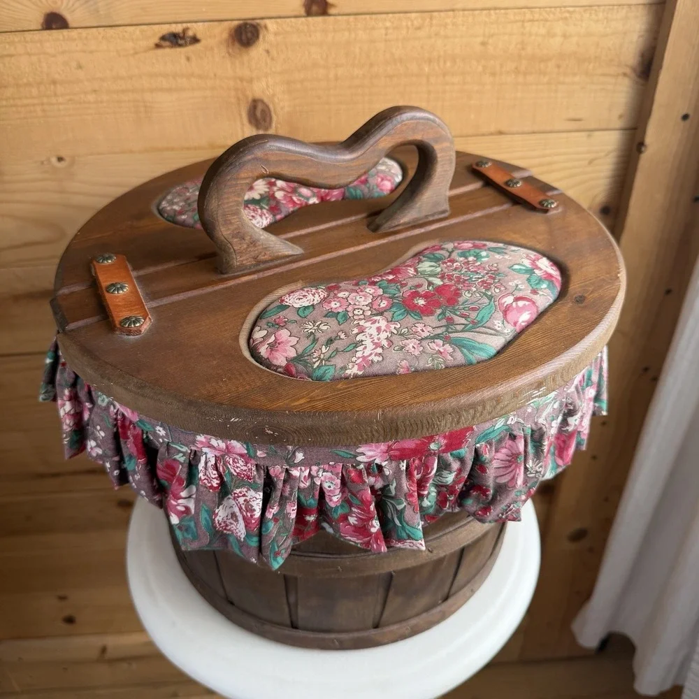 Vtg Half Bushel Floral Wooden Heart Lidded Basket Sewing Picnic Cottage‎ Granny